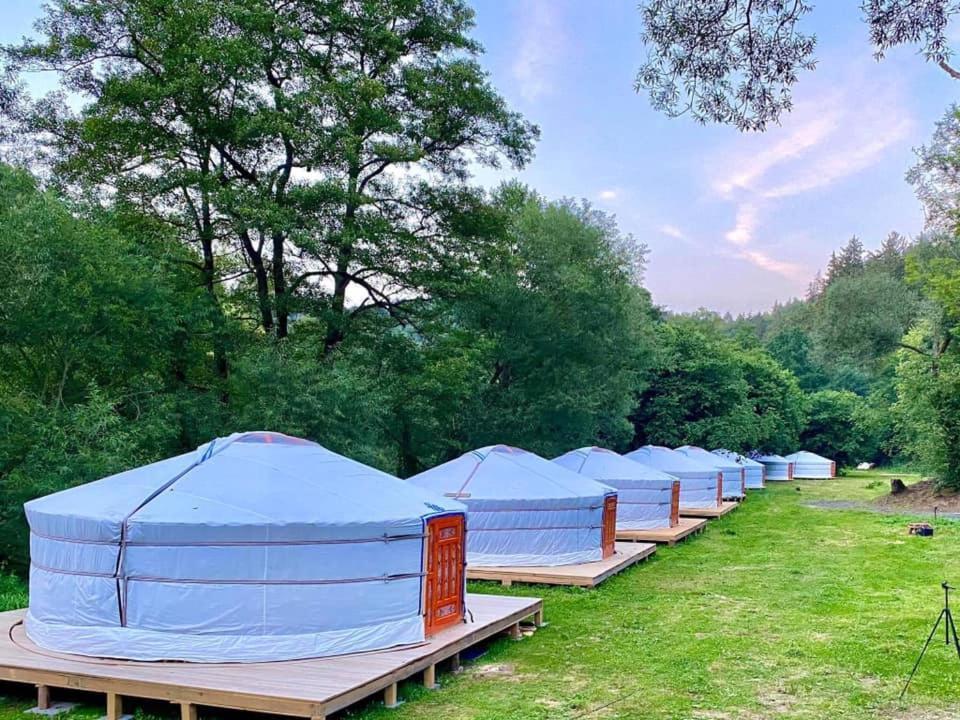 Mongolian Yurt Camp Hotel Чешки Щернберк Екстериор снимка