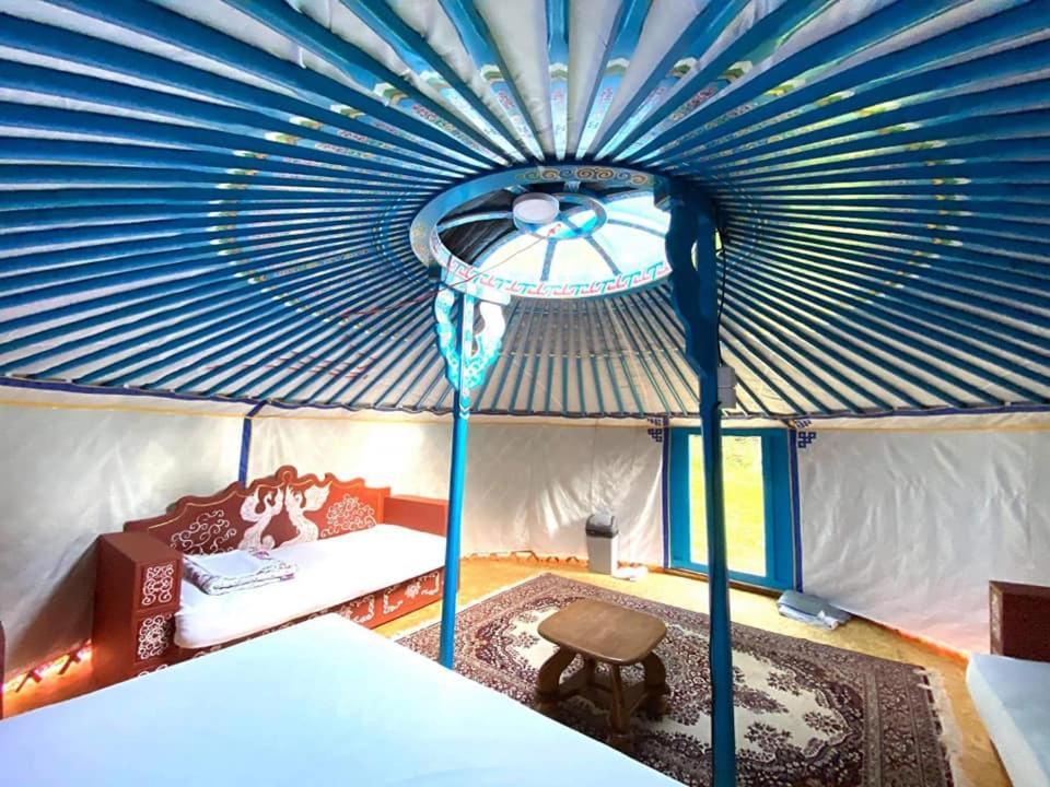 Mongolian Yurt Camp Hotel Чешки Щернберк Екстериор снимка