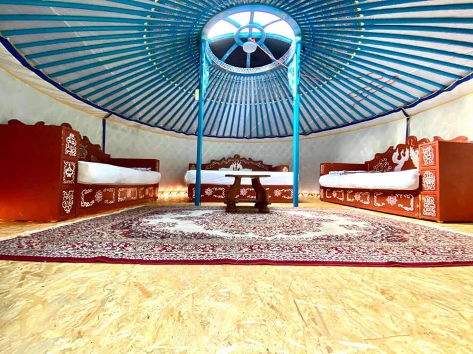 Mongolian Yurt Camp Hotel Чешки Щернберк Екстериор снимка